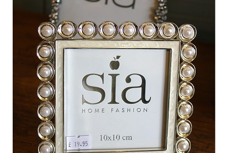 Photograph frame , square, silver with pearl effec